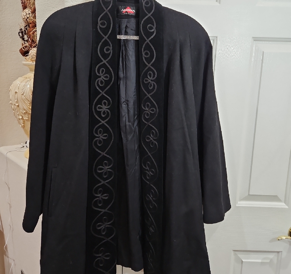 Chic Black Embroidered Open Jacket - image 3